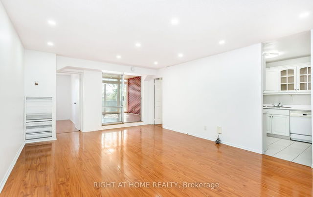 208 - 3025 The Credit Woodlands N/A