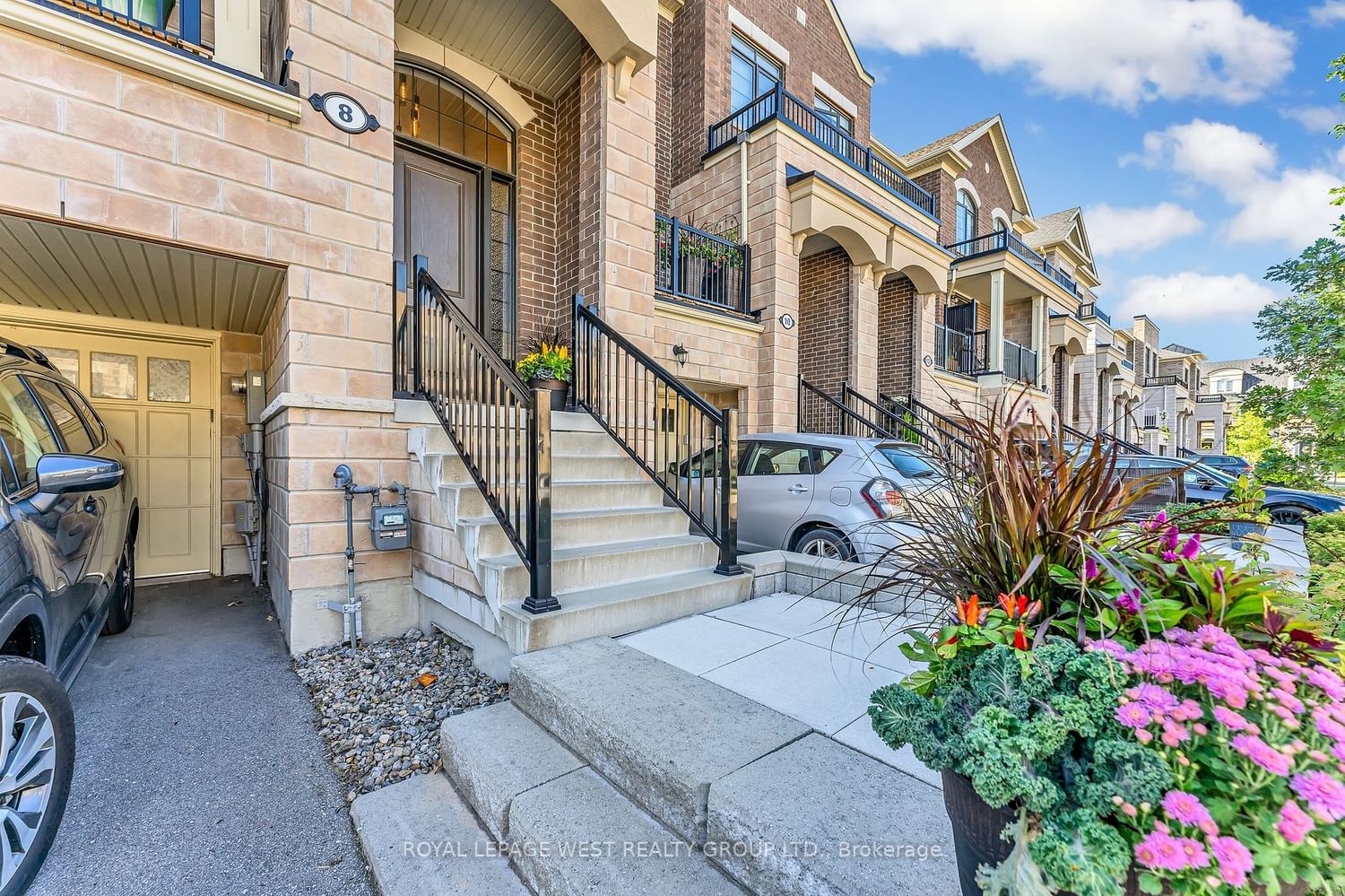 Townhouse sold at 102-8 Augustus Terrace, Toronto, Islington-City Centre West, M8Z 0E4 - MLS: W7041158
