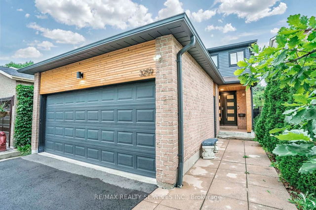 3259 Anderson Crescent