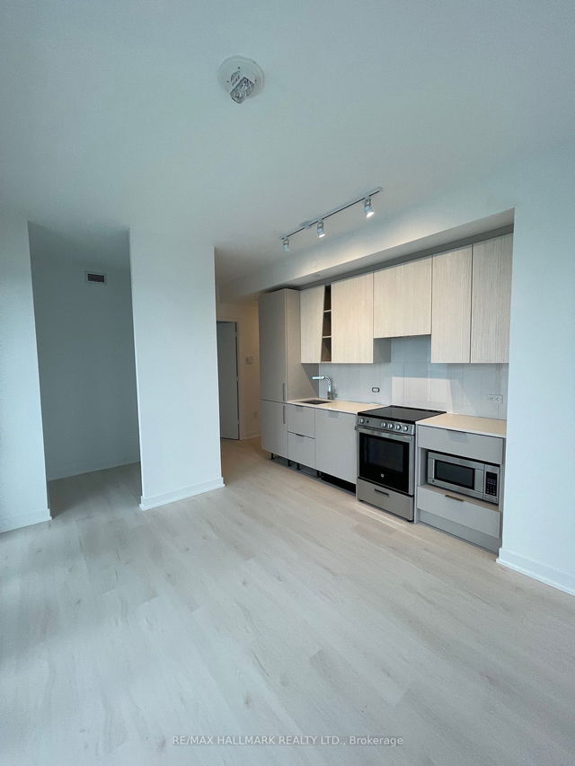 2903 - 3900 Confederation Parkway