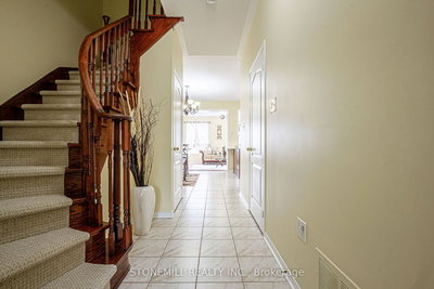 2066 Barnboard Hollow, Oakville, Ontario image-0-3