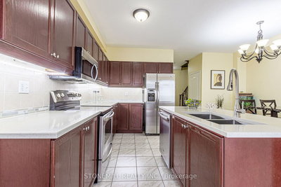 2066 Barnboard Hollow, Oakville, Ontario image-0-4