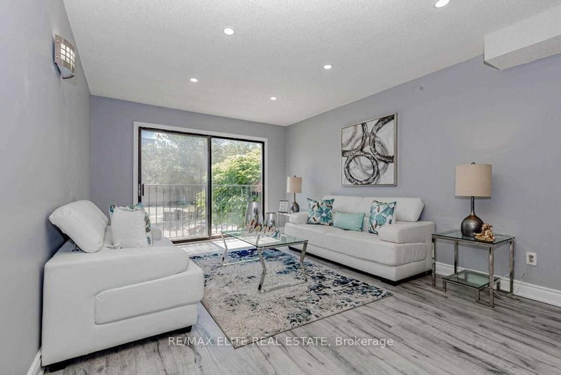 8 Norbrook Cres, Toronto, M9V 4P8 | Image 3