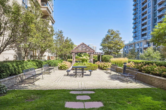 1010 - 5229 Dundas Street