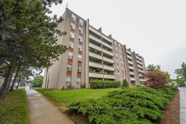 401 - 3621 Lakeshore Boulevard