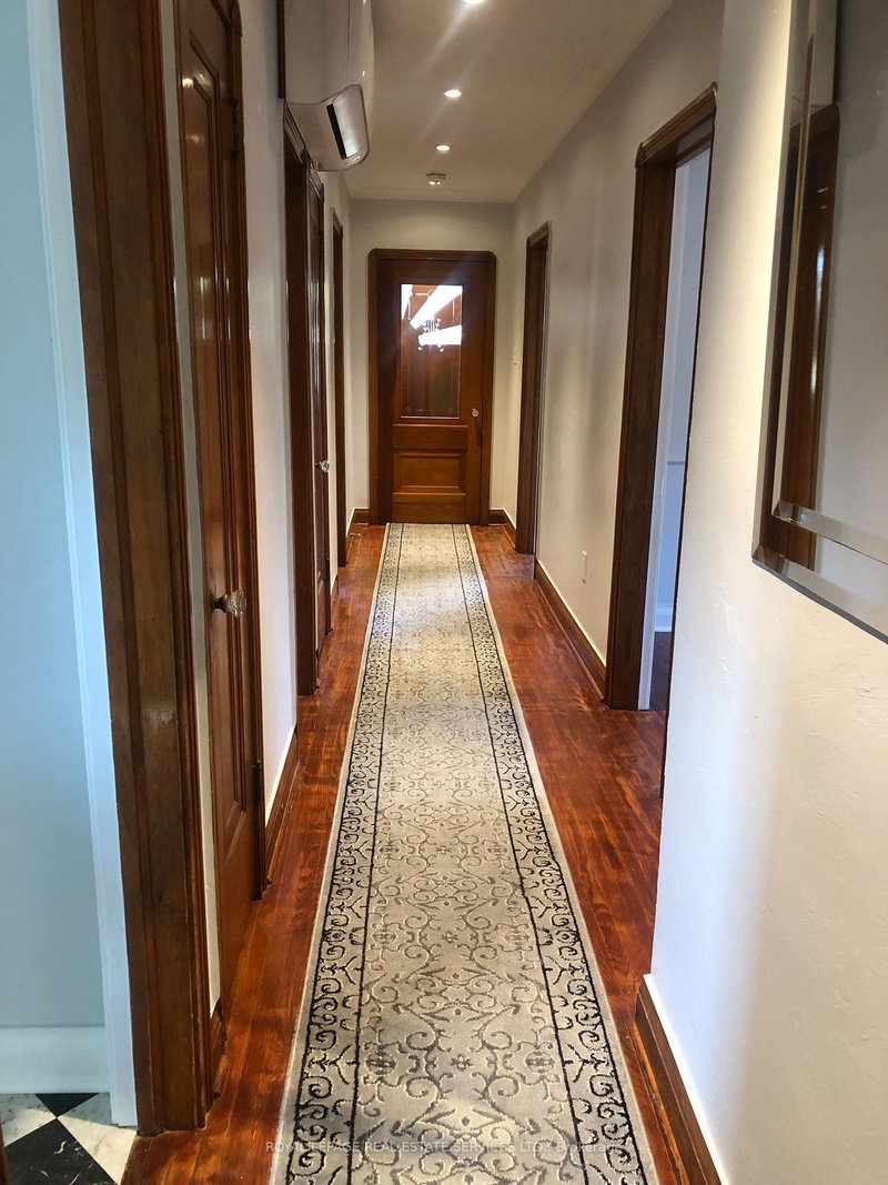 Main Fl - 1 Ash Cres, Toronto, M8W 1E2 | Image 2