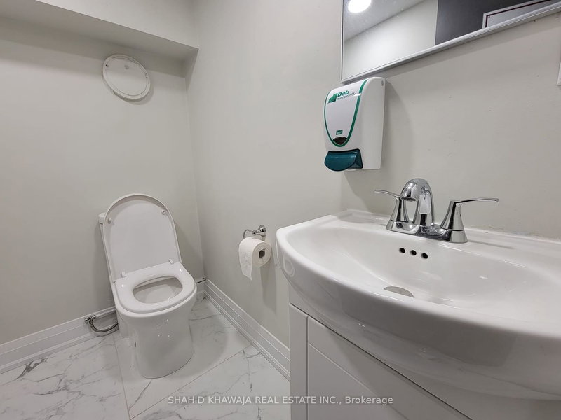 B - 1563 Dundas St W, Mississauga, L5C 1E3 | Image 2