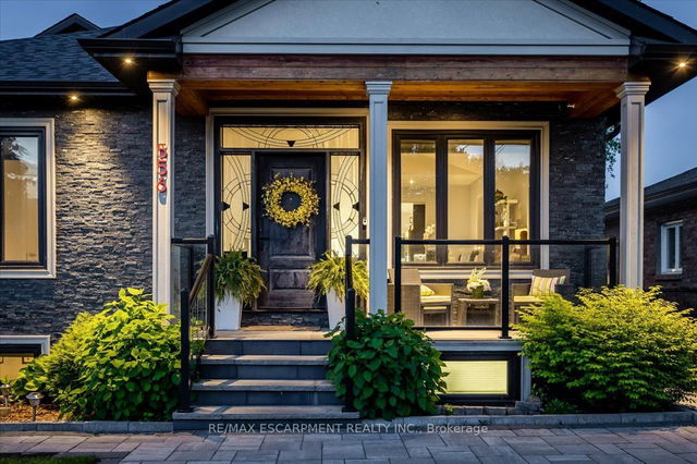 556 Exbury Crescent