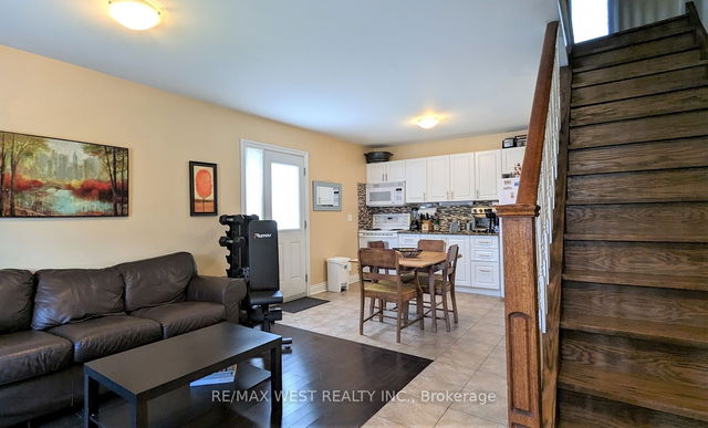 3 Cayuga Avenue