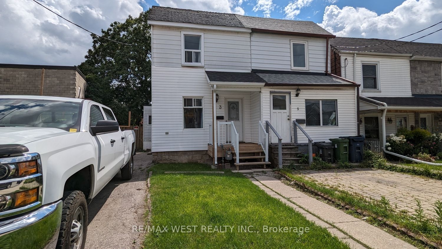 Listing photo 2