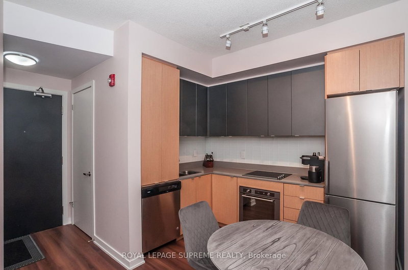 A207 - 5230 Dundas St, Burlington, L7L 0J5 | Image 3