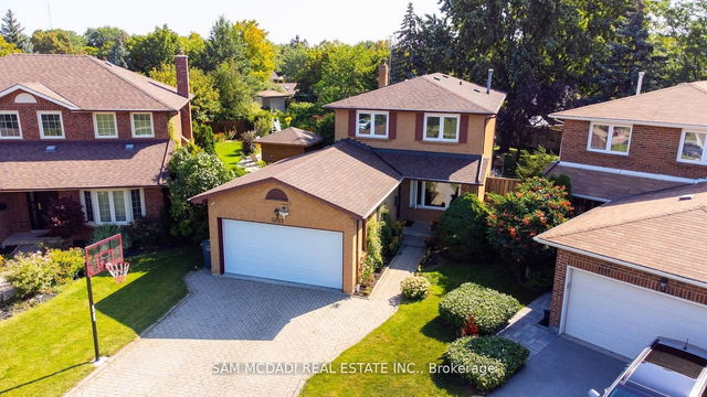 5883 Rayshaw Crescent