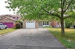 1124 Shagbark Cres, Mississauga, L5C 3N7 | Image 2