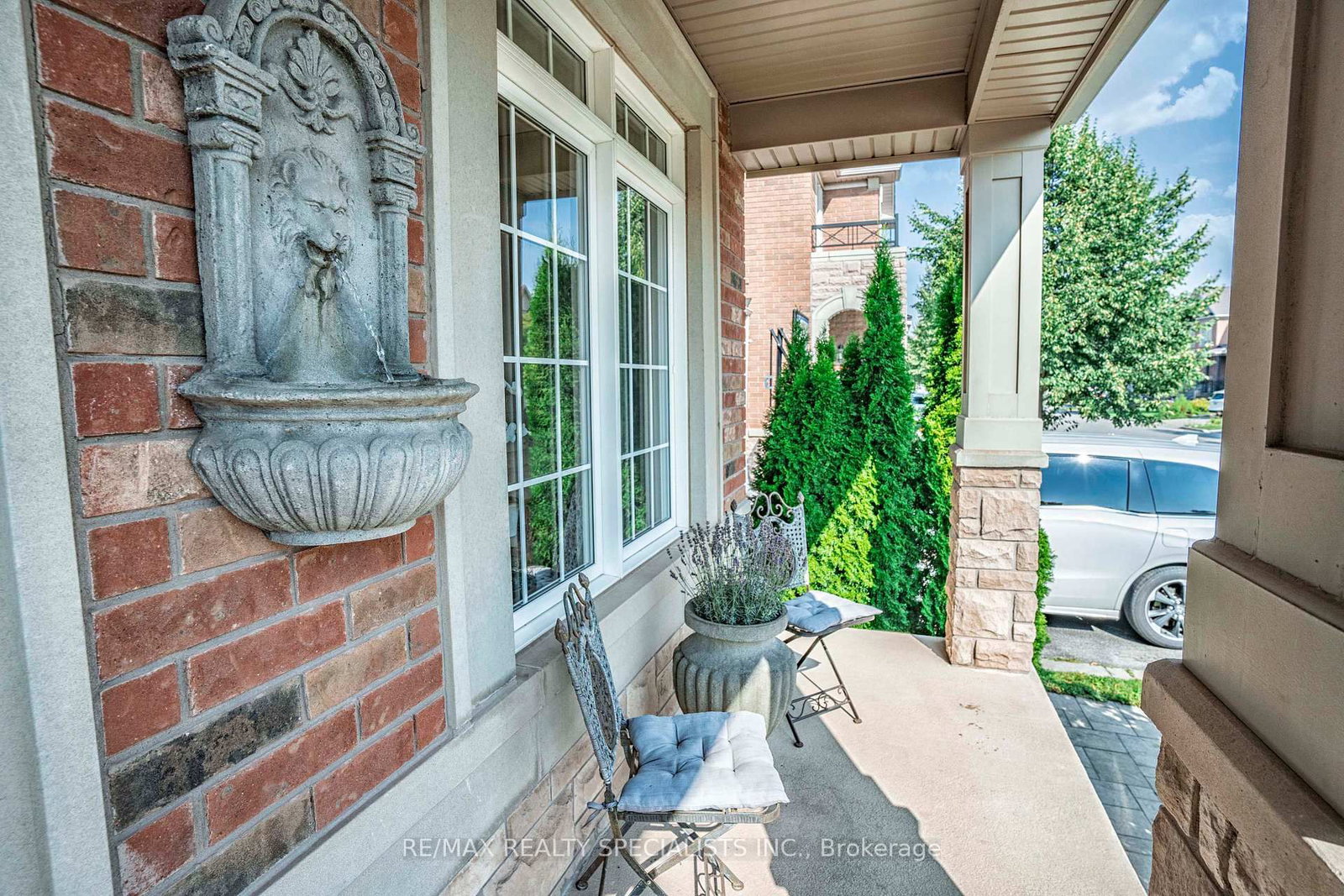 Listing photo 2