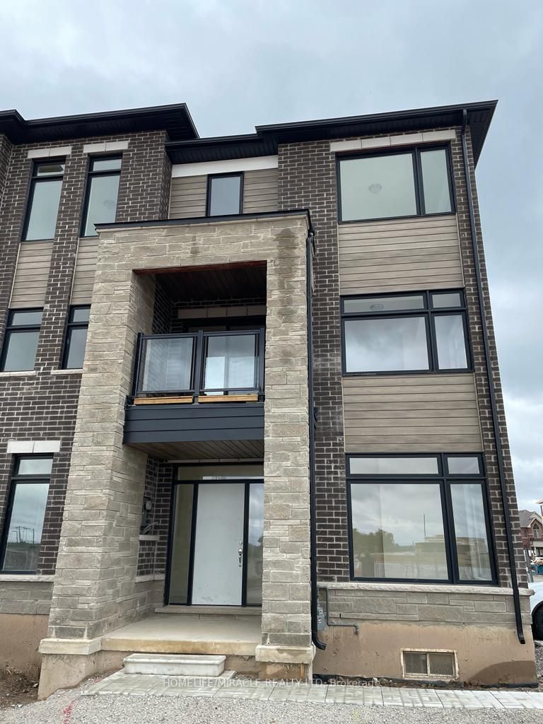 1560 Hilson Hts, Milton, L9E 1V5 | Image 2