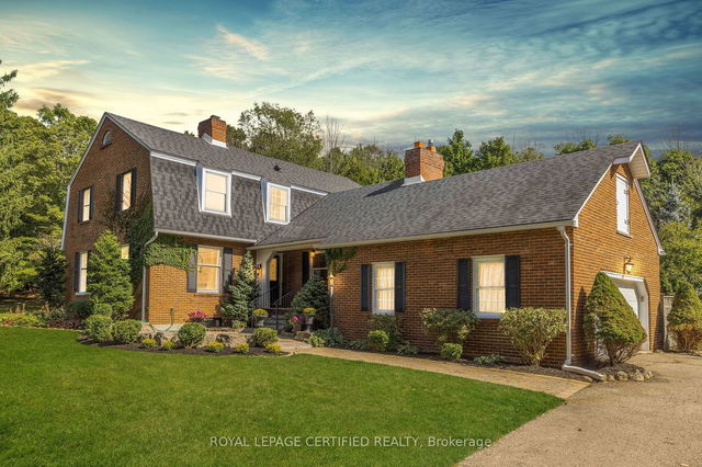 11 WOODLAND Court
