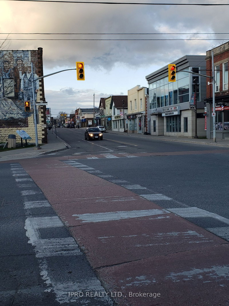 8 Main St N, Halton Hills, L7J 1W1 | Image 3