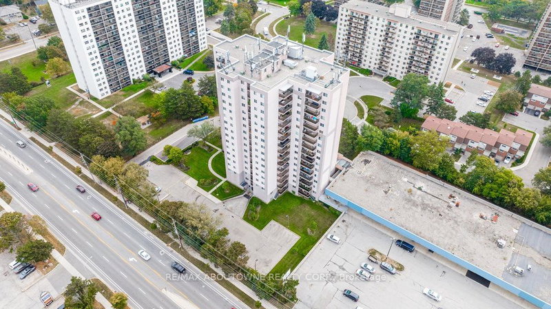 1005 - 975 Warwick Crt, Burlington, L7T 3Z7 | Image 3