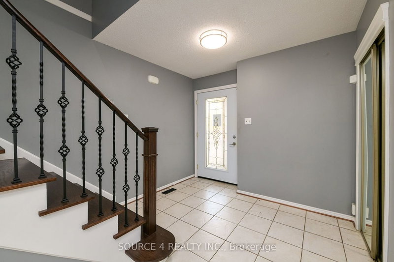 2943 Gulfstream Way, Mississauga, L5N 6J9 | Image 3