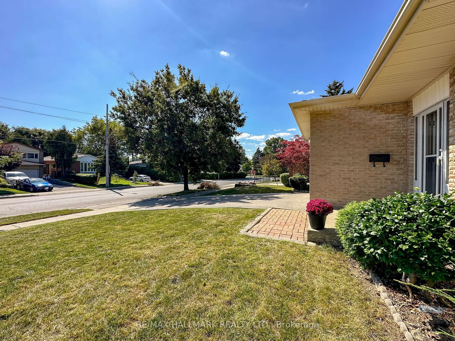 Listing photo 3