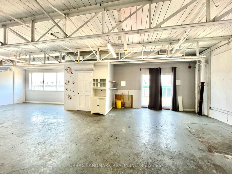 202 - 105 Brockhouse Rd, Toronto, M8W 2W8 | Image 2