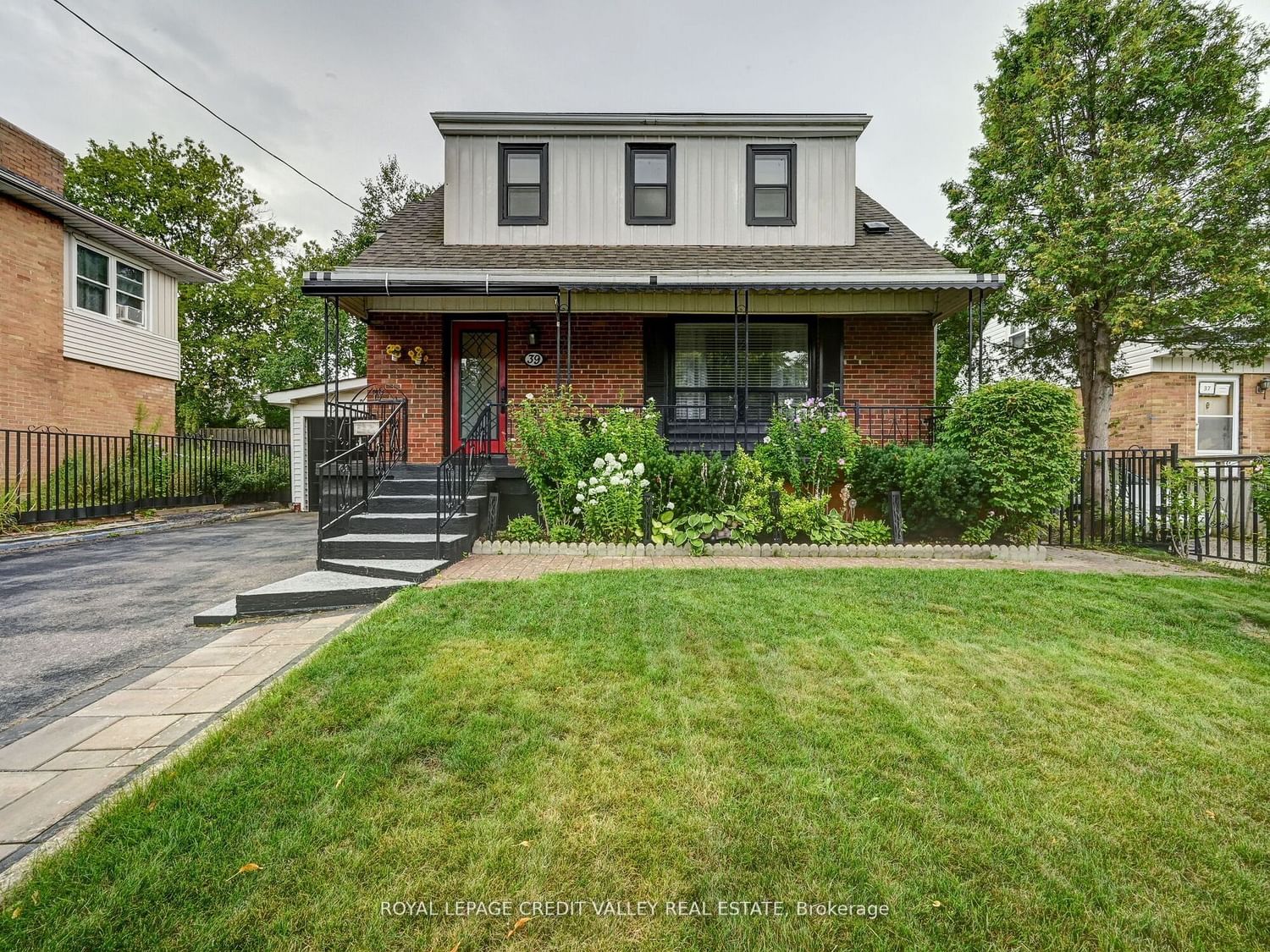Listing photo 2