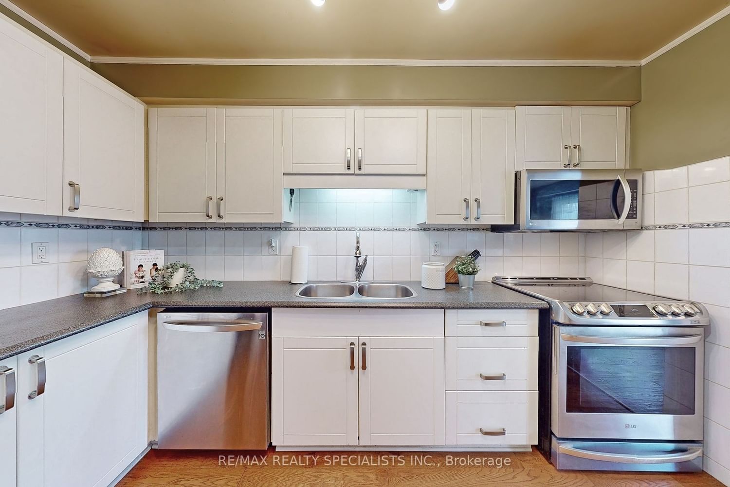 Listing Image 7