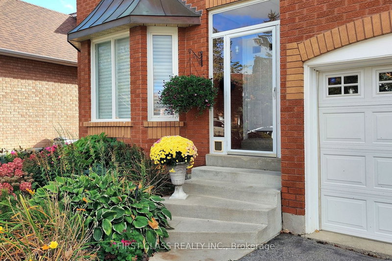 7 Kenpark Ave, Brampton, L6Z 3P4 | Image 3