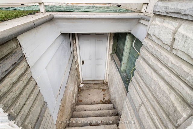 227 Silverthorn Avenue