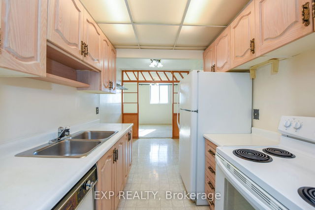 808 - 812 Burnhamthorpe Road