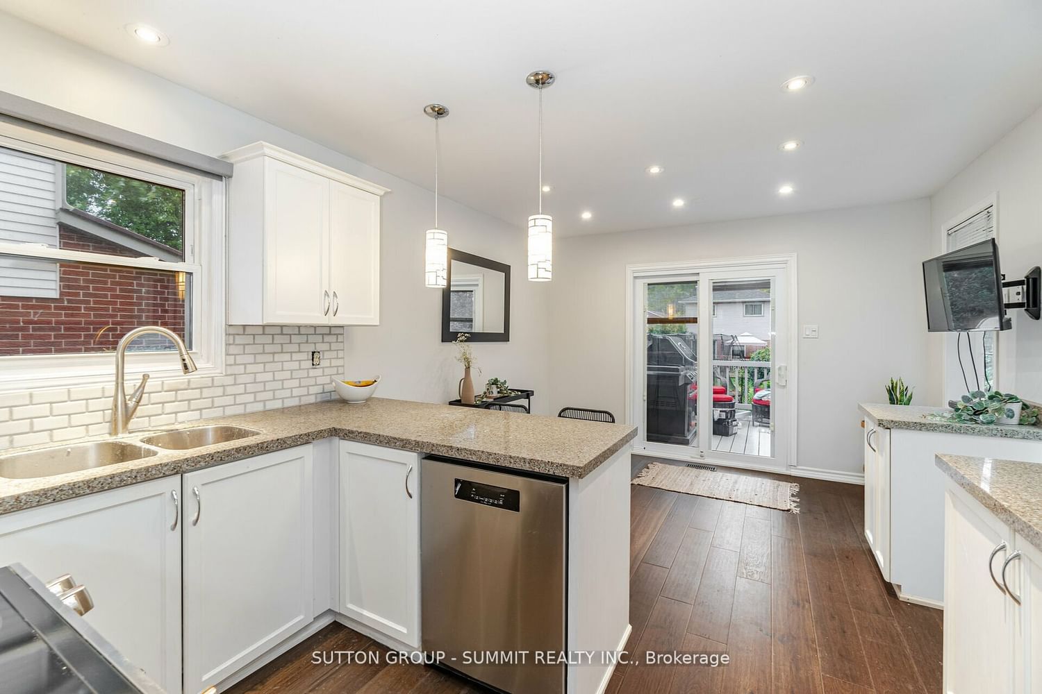 Listing Image 16