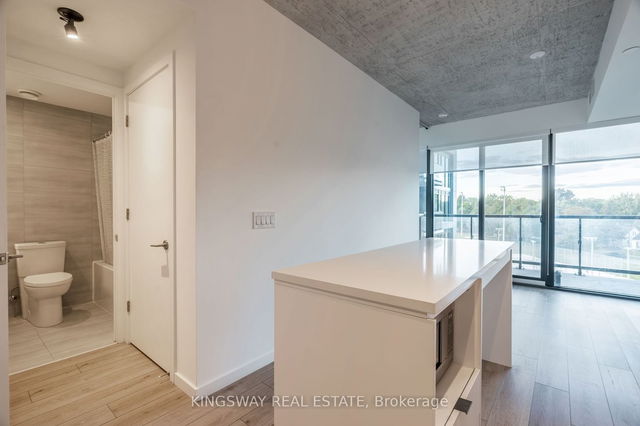 402 - 7 Smith Crescent