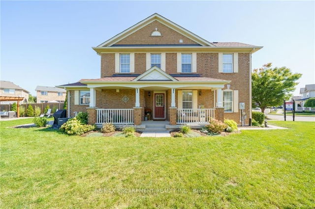 876 McKay Crescent