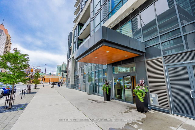3703 - 510 Curran Place
