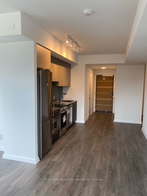 405 - 4208 Dundas Street