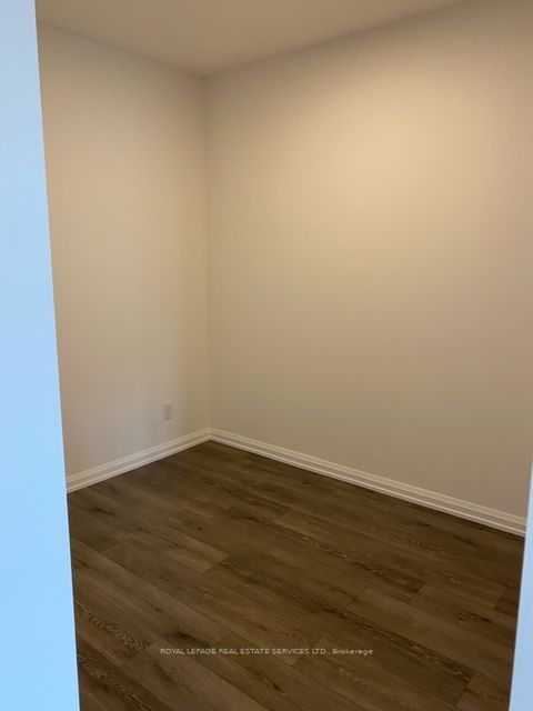 405 - 4208 Dundas Street