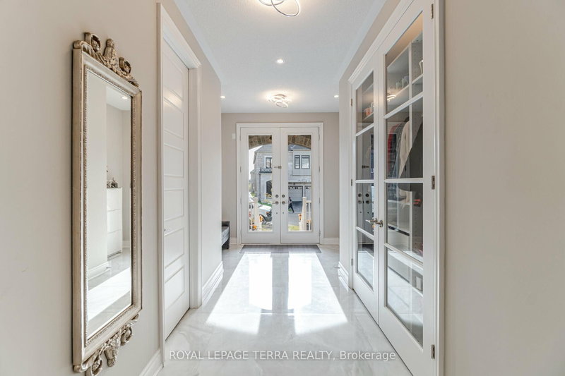 8 Ixworth Circ, Brampton, L6Y 6J8 | Image 3