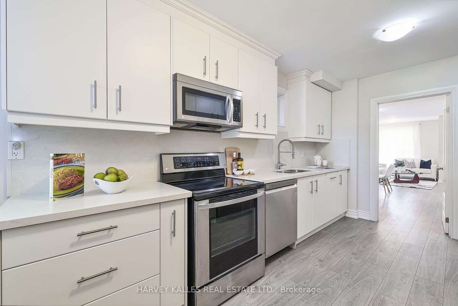Listing Image 11