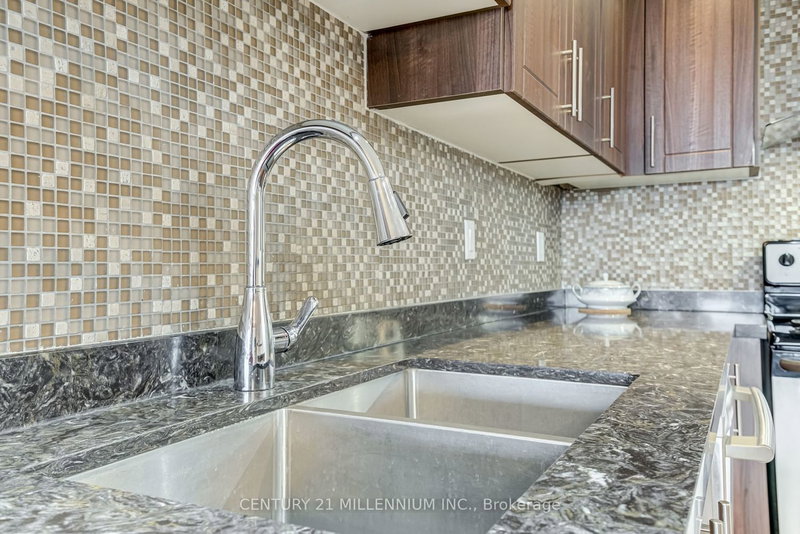 1103 - 8 Lisa St, Brampton, L6T 4S6 | Image 3