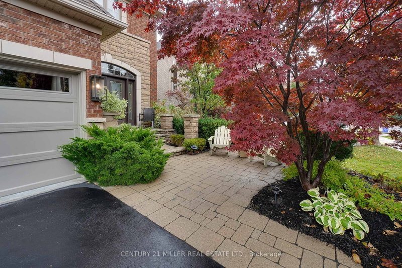 2301 Hertfordshire Way, Oakville, L6H 7M5 | Image 2