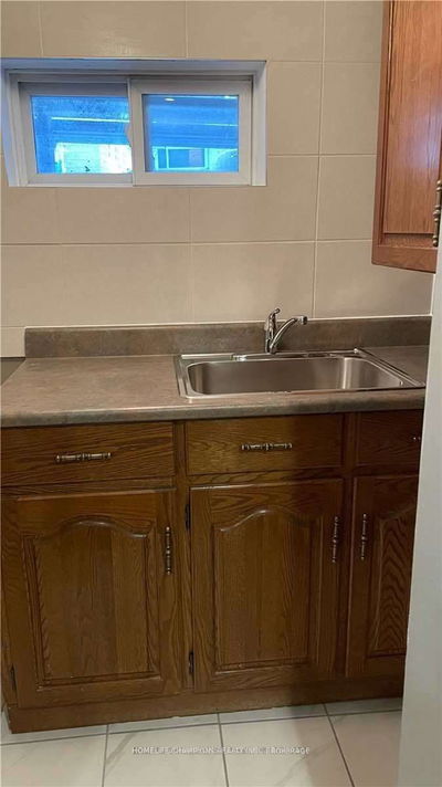 65 Whitburn Cres, Toronto - Downsview-Roding-CFB image-0-4