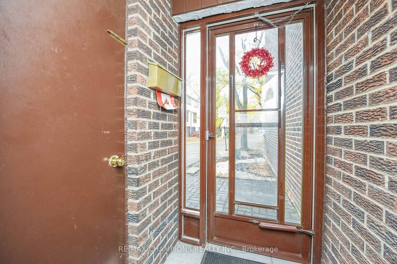 26 - 7707 Darcel Ave, Mississauga, L4T 3W9 | Image 2