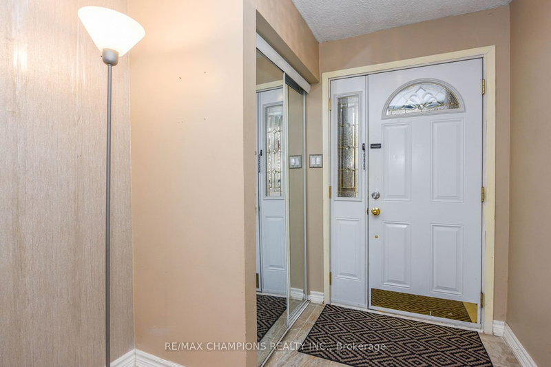 26 - 7707 Darcel Ave, Mississauga, L4T 3W9 | Image 3