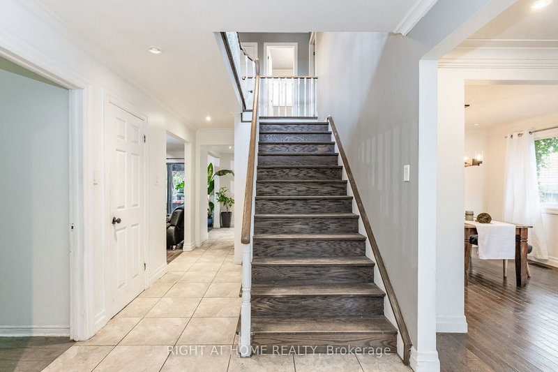 4205A Longmoor Dr, Burlington, L7L 5C7 | Image 2