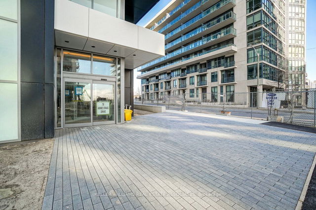 4004 - 70 Annie Craig Drive
