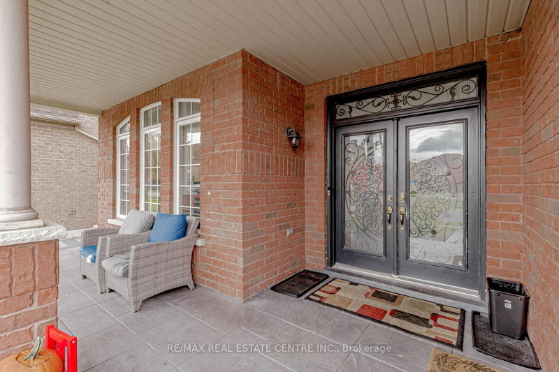 30 Rampart Dr, Brampton, L6P 2Z1 | Image 3