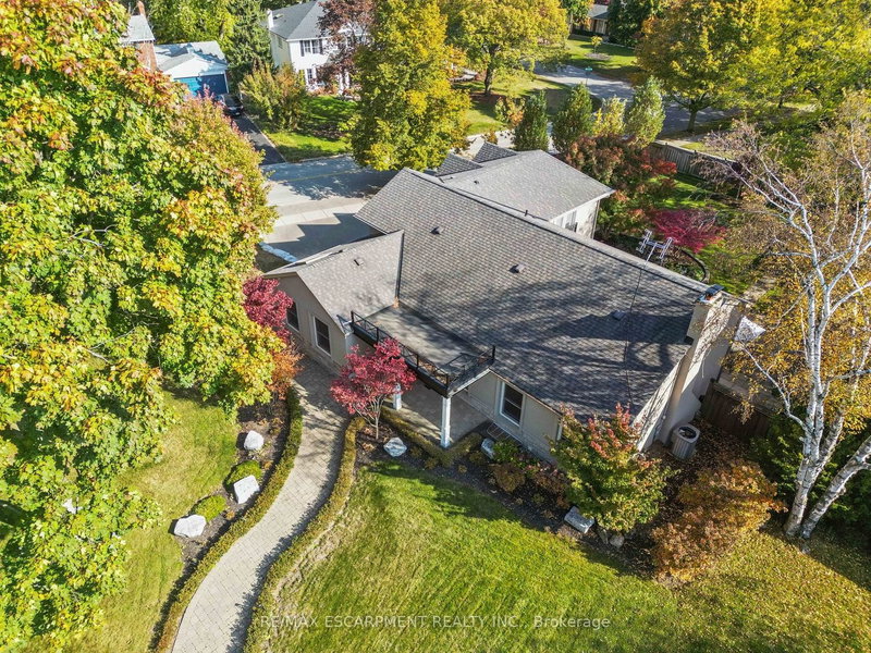 1300 Braeside Dr, Oakville, L6J 2A4 | Image 2