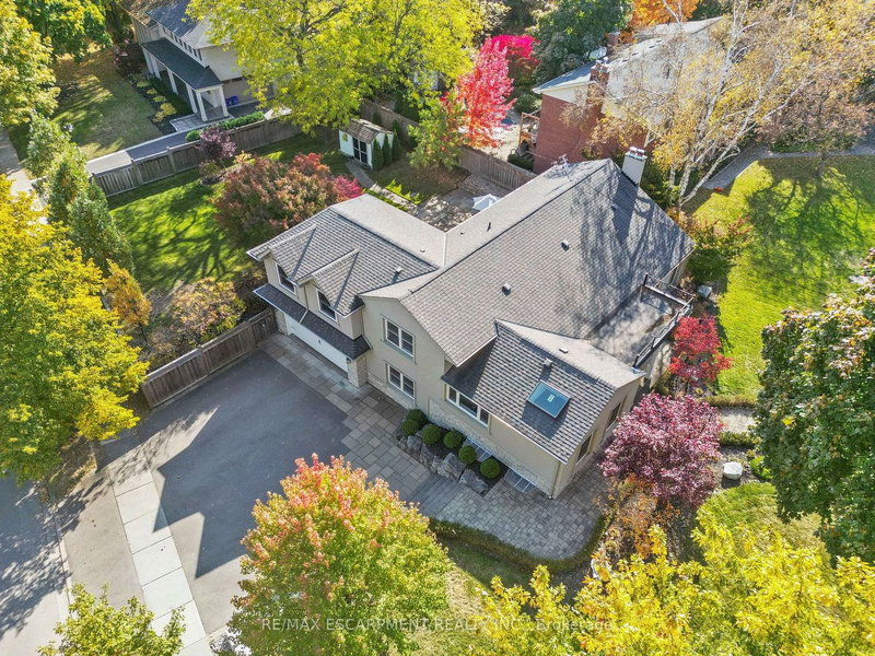 1300 Braeside Dr, Oakville, L6J 2A4 | Image 3