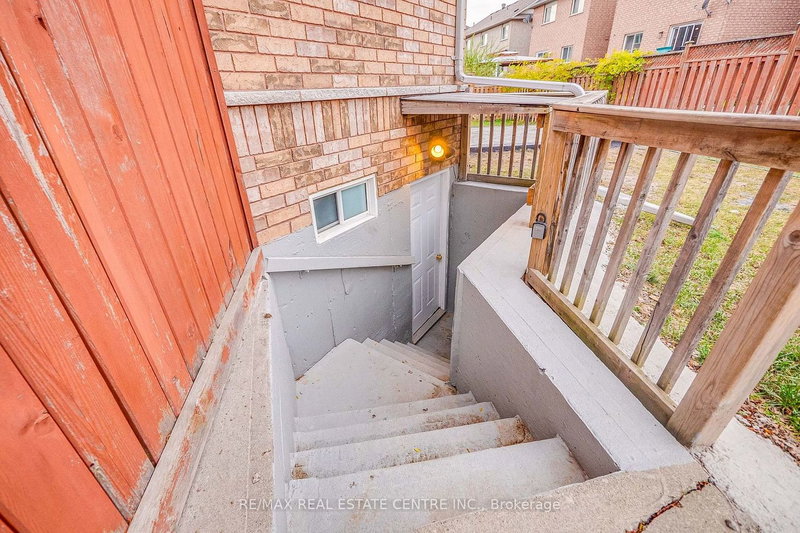 3213 Mcdowell (Basement) Dr, Mississauga, L5M 6S4 | Image 3