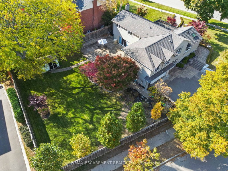1300 Braeside Dr, Oakville, L6J 2A4 | Image 3